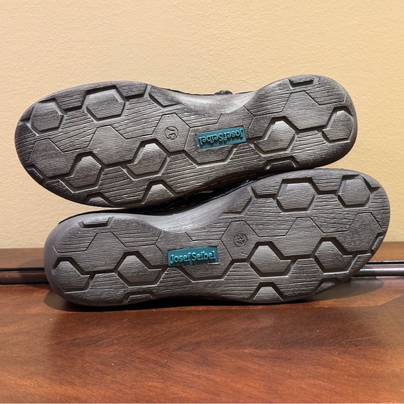 Josef Seibel Fergey 24 Boot with Ruching Detail and Double Zippers, US 6, EU 37 - Picture 8 of 12